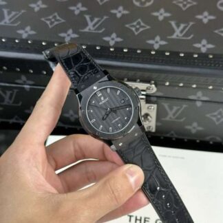 Hublot Classic Fusion Replica Watch Refined Ceramic Carbon Dial 42mm
